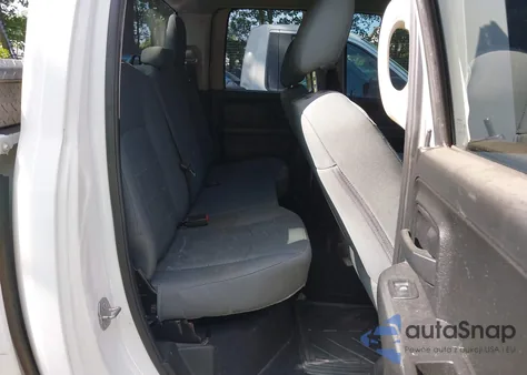 2018 Ram 1500 Tradesman 4X4 6'4 Box z USA, uszkodzony, nr VIN 1C6RR7FG2JS282729